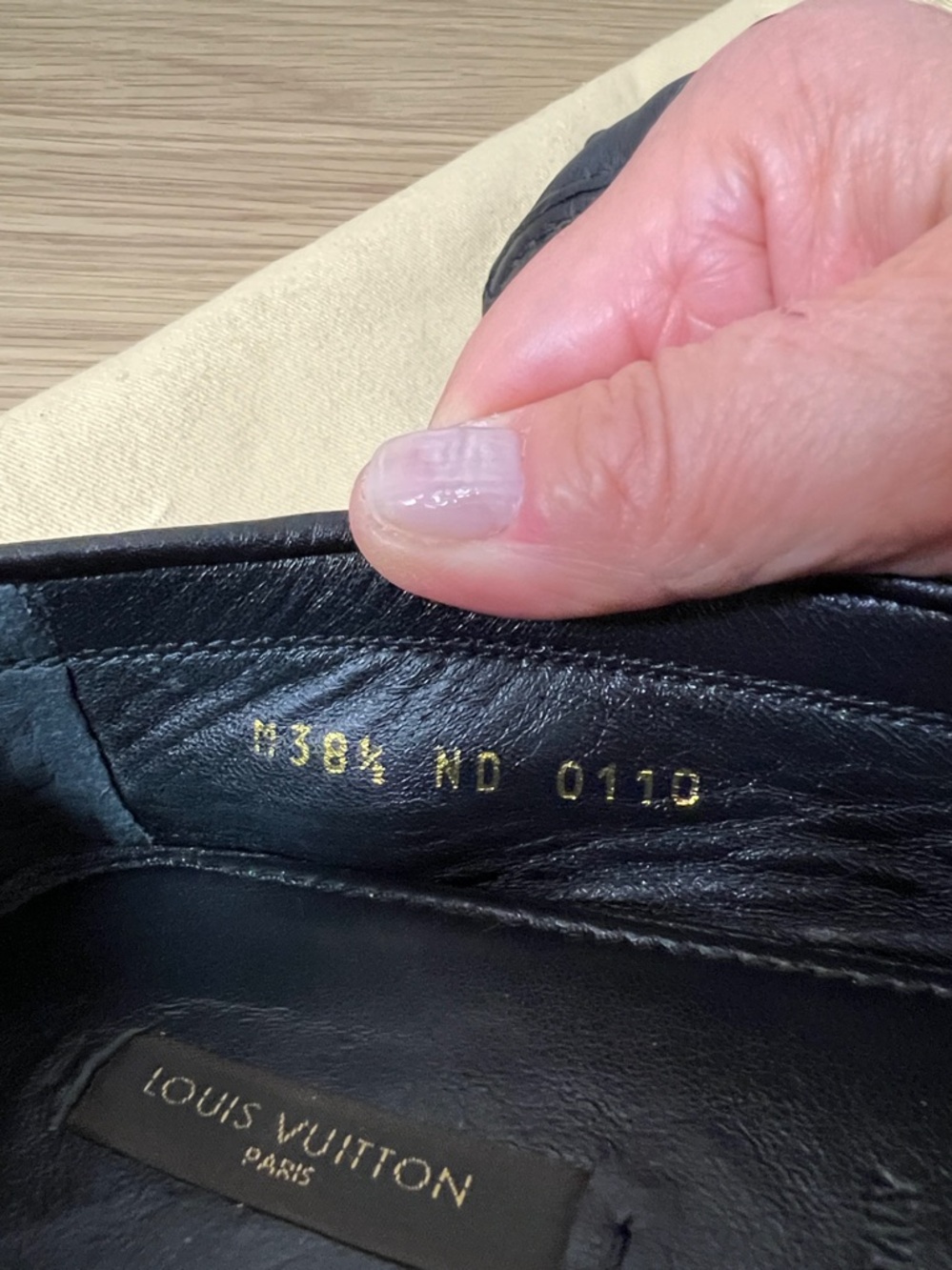 Louis Vuitton Black Pebbled Leather Loafers with Gold Hardware size 38,5 - Picture 5 of 11